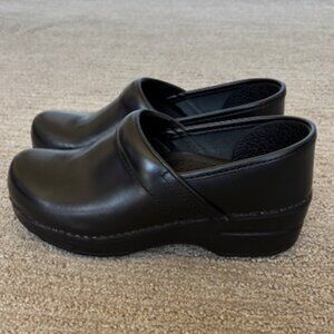 Dansko Women's Black Clogs in Perfect Condition